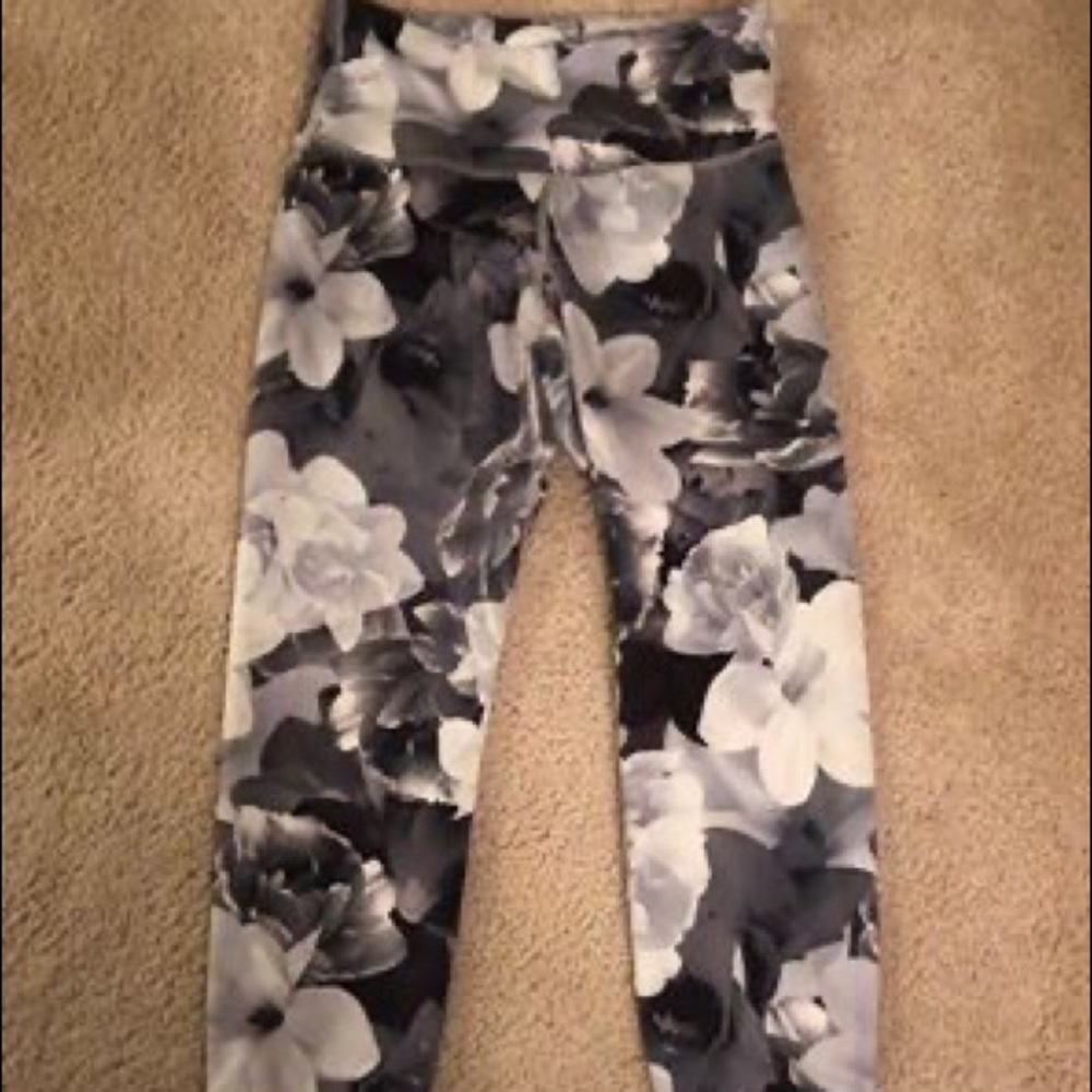High waisted Old Navy active leggings 7/8 length